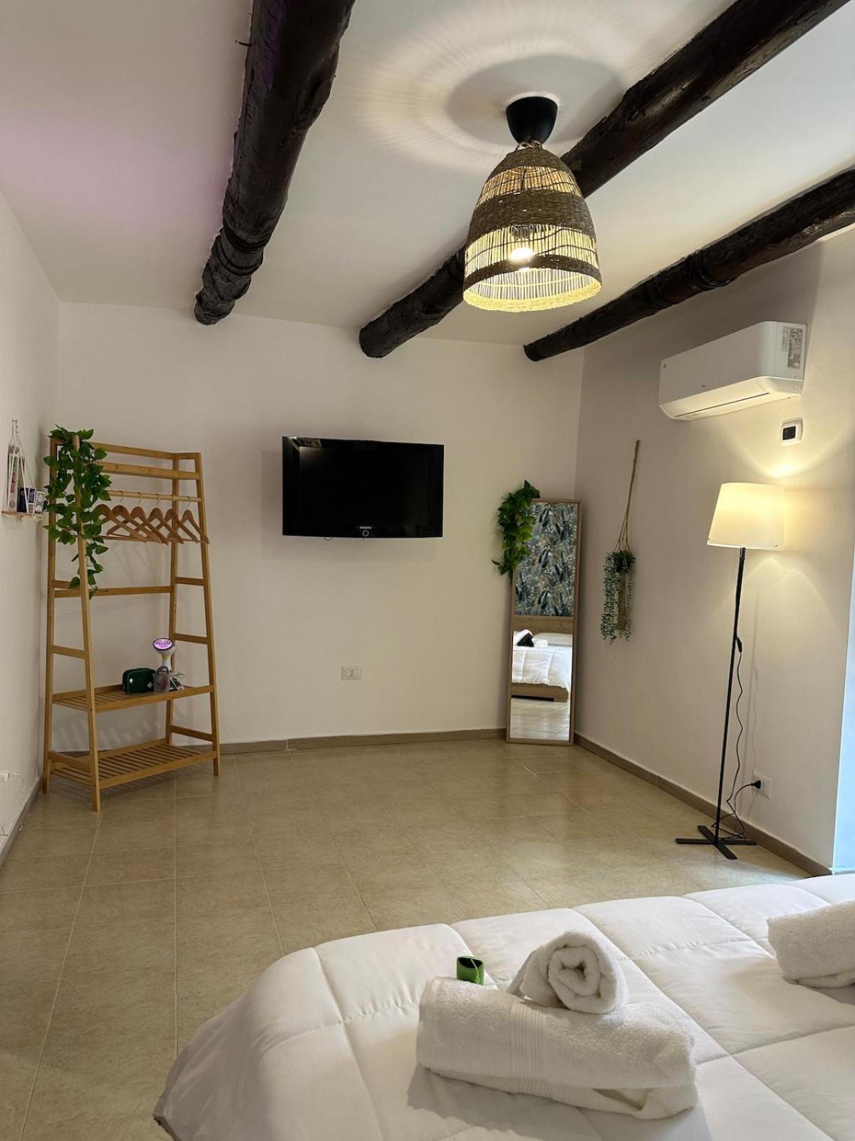 Duomo - Tribunali In The Historic Center Appartement